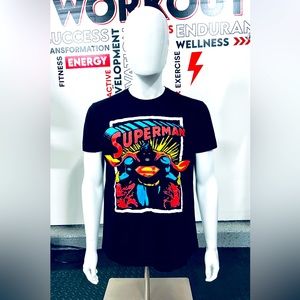 DC COMICS Superman T-Shirt for Mens size Medium. Color Black.